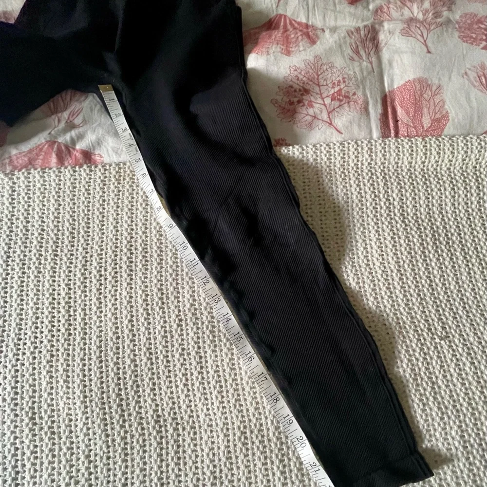 ZYIA Black Angle Grid Performance High
Rise 7/8 24" size 6/8 - Picture 7 of 7
